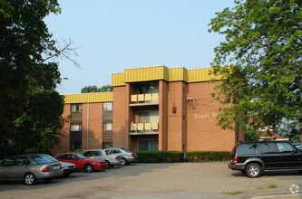 Royal Arms Apartments in Glenshaw, PA - Foto de edificio - Building Photo