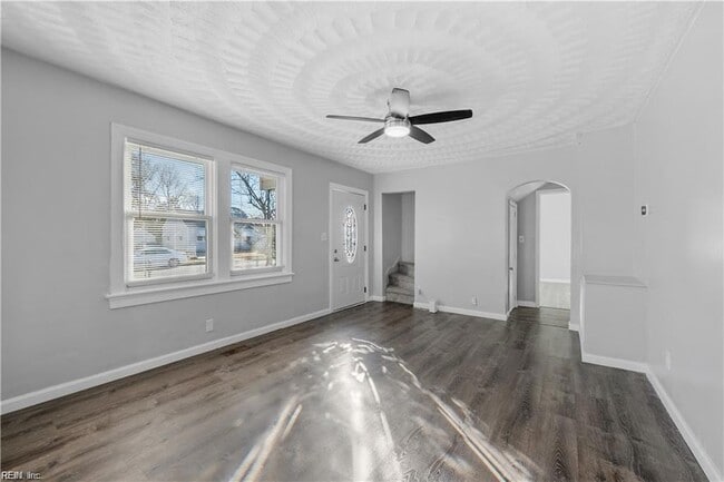 3221 Hyde Cir in Norfolk, VA - Building Photo - Building Photo