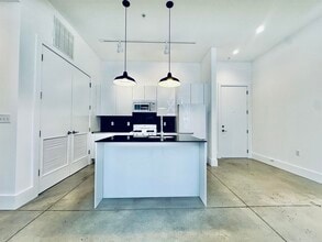 8 Erie St in Jersey City, NJ - Building Photo - Building Photo