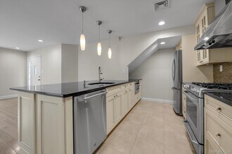 2-41 Oak Park Dr in Queens, NY - Building Photo - Building Photo