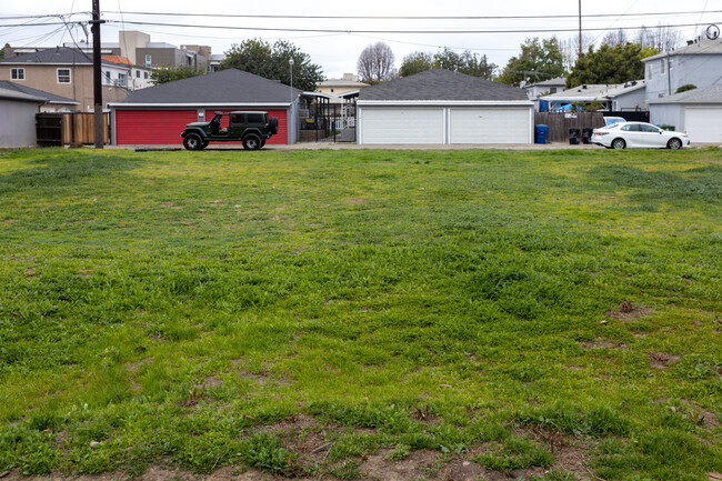 8835 Reading Ave in Los Angeles, CA - Building Photo - Building Photo