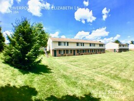 75 N Liverpool St in Manchester, PA - Building Photo
