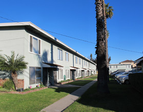 9301 Artesia Blvd in Bellflower, CA - Building Photo - Building Photo