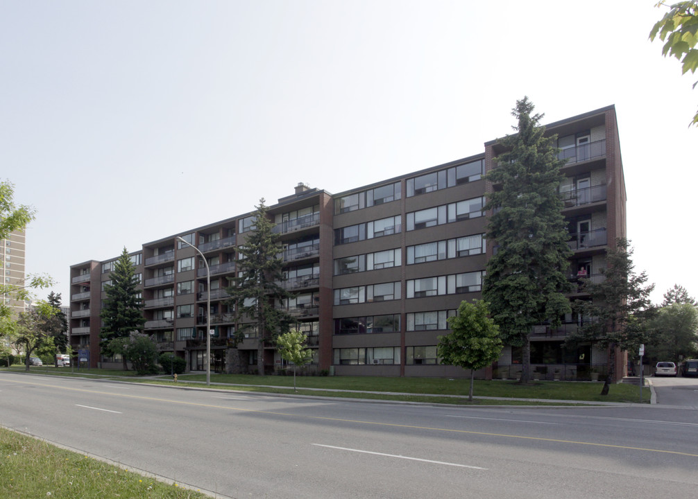 505 The West Mall in Toronto, ON - Building Photo