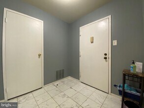 2817 Jermantown Rd-Unit -102 in Oakton, VA - Building Photo - Building Photo