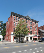 63-71 S Pleasant St in Amherst, MA - Foto de edificio - Building Photo