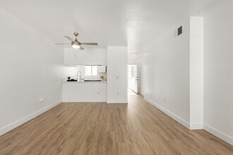 Mar at Grove in Imperial Beach, CA - Foto de edificio - Building Photo