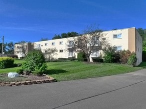 Glen Valley Apartments in Bedford, OH - Foto de edificio - Building Photo