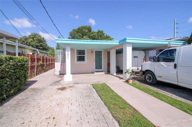 531 NW 62nd Ave in Miami, FL - Building Photo - Building Photo