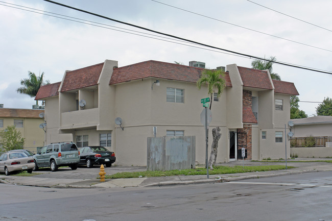 4495 NW 9th St in Miami, FL - Building Photo - Building Photo