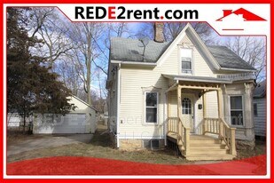 327 Vernon Ave in Beloit, WI - Building Photo