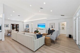 339 4th Ave N in Naples, FL - Building Photo - Building Photo