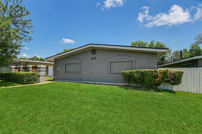 property at 612 W 51st St