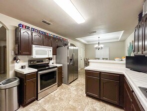 115 Grove Ave in Laredo, TX - Building Photo - Building Photo