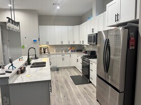 6831 Paris St in Houston, TX - Building Photo