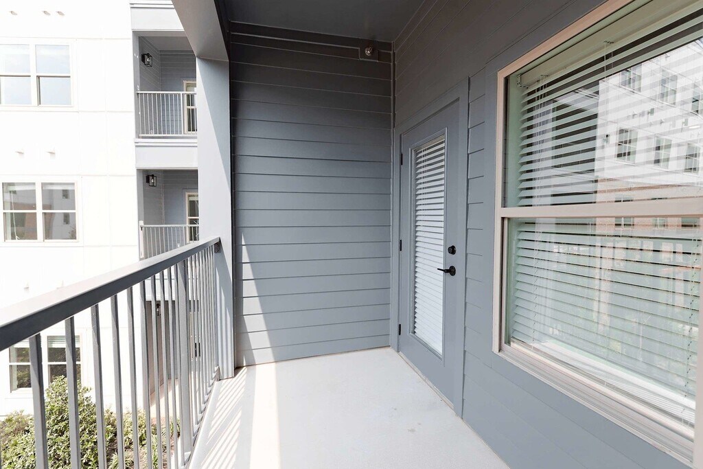 The Wren Mercer Crossing Apartments in Farmers Branch, TX