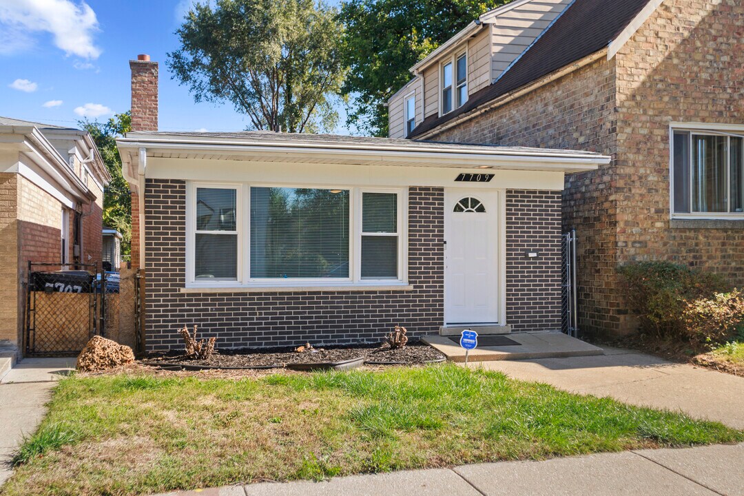 7709 S Champlain Ave in Chicago, IL - Building Photo