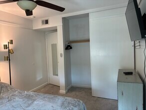 25718 Hogan Dr, Unit C2 in Santa Clarita, CA - Building Photo - Building Photo