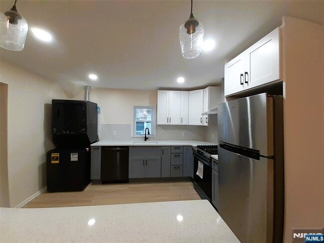 213 Elm Ave in Teaneck, NJ - Building Photo - Building Photo