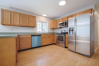 127 Brook Rd in Warren, MA - Building Photo - Building Photo