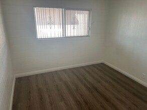 3720 Royal Crest St in Las Vegas, NV - Building Photo - Building Photo