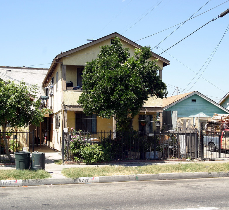 6713 Hooper Ave in Los Angeles, CA - Building Photo