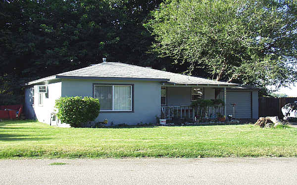 19244 N Highway 99 in Acampo, CA - Building Photo