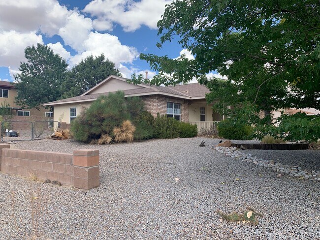 1801 Regency Park Rd SE in Rio Rancho, NM - Building Photo - Building Photo
