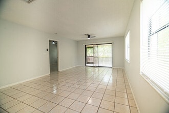 5254 Treetops Dr in Naples, FL - Foto de edificio - Building Photo