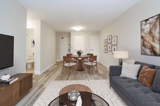 240 Southwood Dr in Cambridge, ON - Building Photo - Building Photo