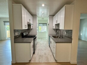 1724 Arizona Ave, Unit #4 in Santa Monica, CA - Building Photo - Building Photo