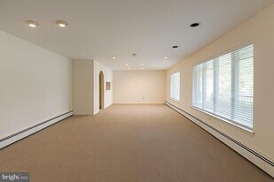 301 Browning Ln in Cherry Hill Township, NJ - Building Photo