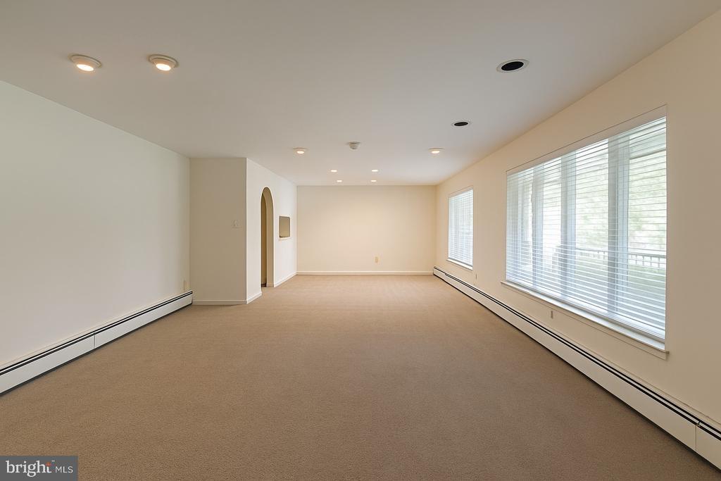 301 Browning Ln in Cherry Hill Township, NJ - Building Photo