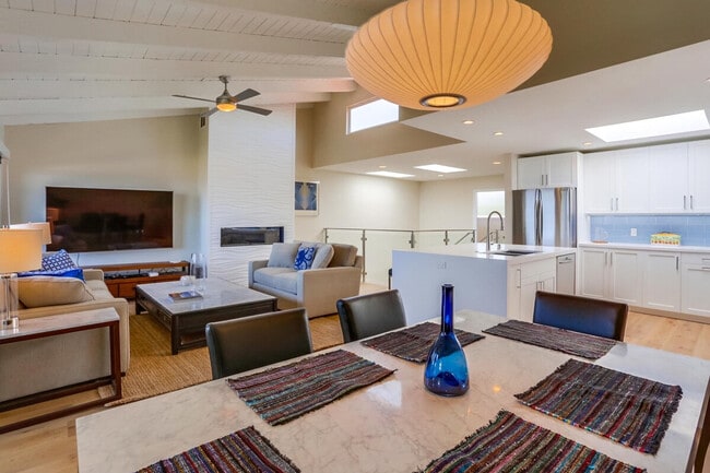 450 S Sierra Ave in Solana Beach, CA - Building Photo - Building Photo