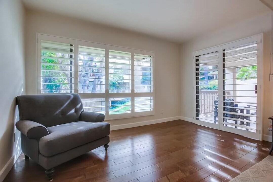 561 S Sierra Ave in Solana Beach, CA - Building Photo