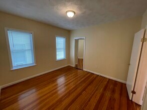 227 Holland St, Unit 2 in Somerville, MA - Building Photo - Building Photo