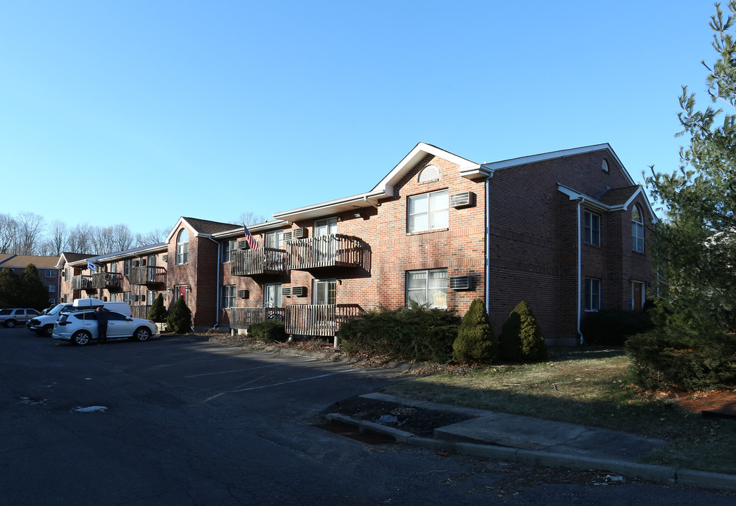 Twin Pines Apartments in Meriden, CT - Building Photo