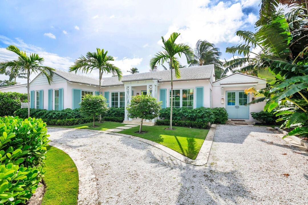 266 Colonial Ln in Palm Beach, FL - Foto de edificio