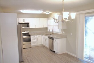 3961 Scott Dr in Forest Park, GA - Building Photo - Building Photo