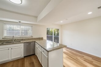 3018 Sycamore Springs Dr in Humble, TX - Foto de edificio - Building Photo