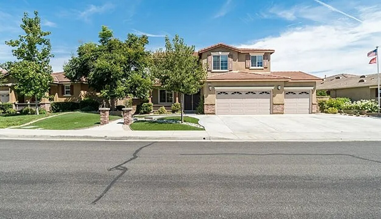 29398 Fall River Ln in Menifee, CA - Building Photo