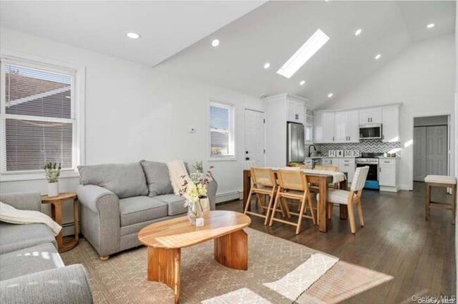 455 Clayton St in Central Islip, NY - Building Photo - Building Photo