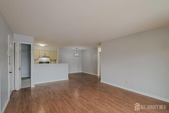 236 Blew Ct in East Brunswick, NJ - Building Photo - Building Photo