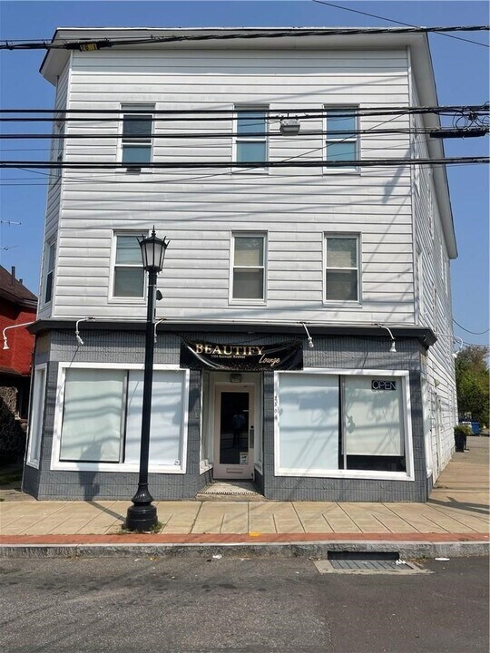 2304 Barnum Ave in Stratford, CT - Building Photo