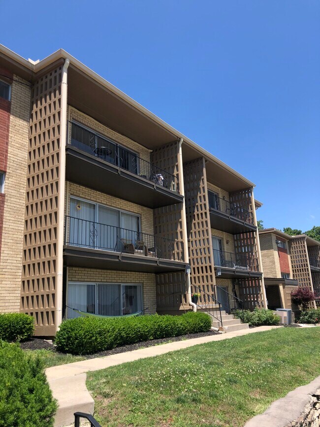4948 Grand Ave in Kansas City, MO - Building Photo - Building Photo