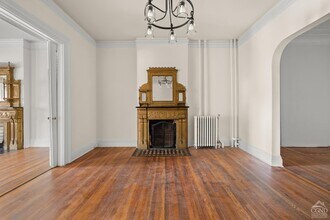 407 Warren St in Hudson, NY - Building Photo - Building Photo