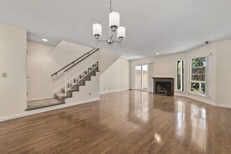2071 Plymouth St in Mountain View, CA - Building Photo - Building Photo