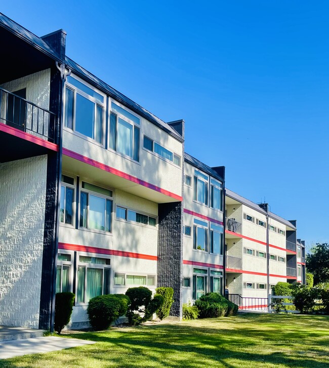 Fisher's Landing at Redband in Spokane, WA - Foto de edificio - Building Photo