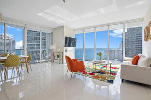 485 Brickell Ave in Miami, FL - Building Photo