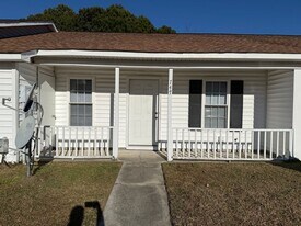 747 Pinewood Dr in Jacksonville, NC - Building Photo